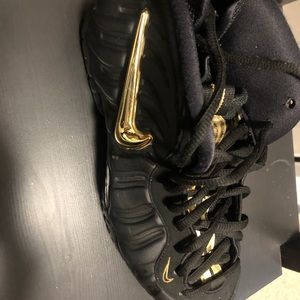 Black & Gold Foams